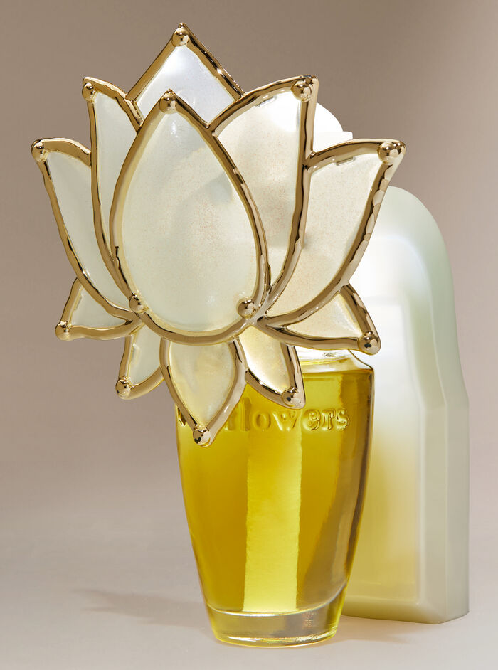 Lotus Wallflowers; Home Fragrance/Home & Car Air fresheners/Wallflowers plugs Bath & Body Works