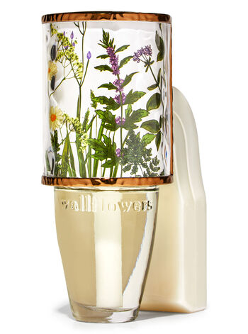 Pressed Floral Topper Nightlight Home Fragrance/Home & Car Air fresheners/Wallflowers plugs Bath & Body Works1